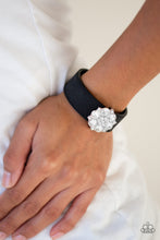 Load image into Gallery viewer, Show-Stopper - Black